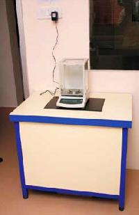 Anti Vibrating Table