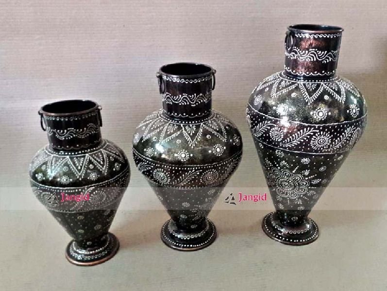 DECORATIVE FLOWER POT