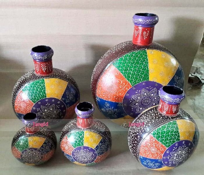 IRON PAINTED FLOWER POT