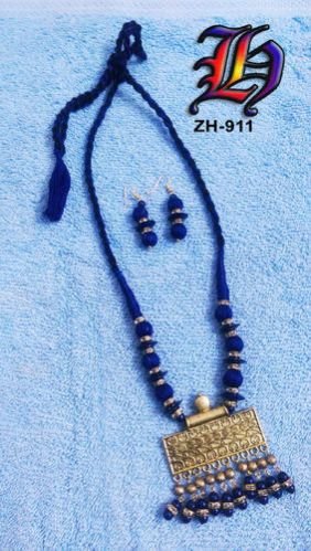 Metal Necklace With Thread