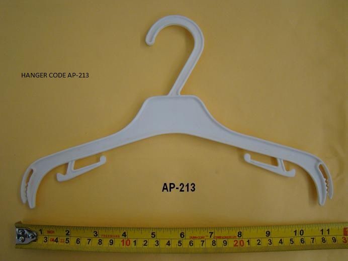 AP-213 Plastic Garment Hanger