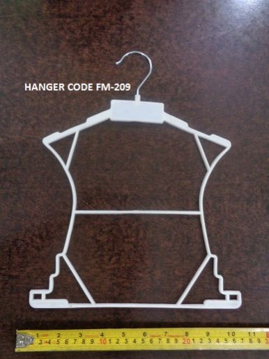 FM-209 Plastic Garment Hanger