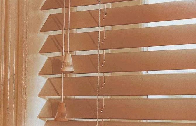 Wooden Venetian Blind 02