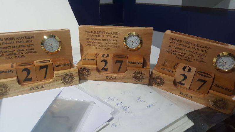 Corporate Gifts Wooden Pen Stand 02