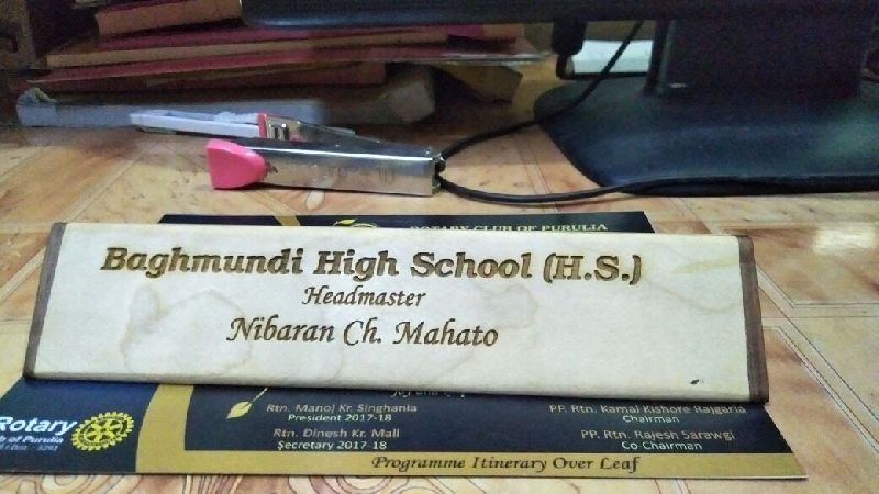 Corporate Gifts Wooden Pen Stand 01