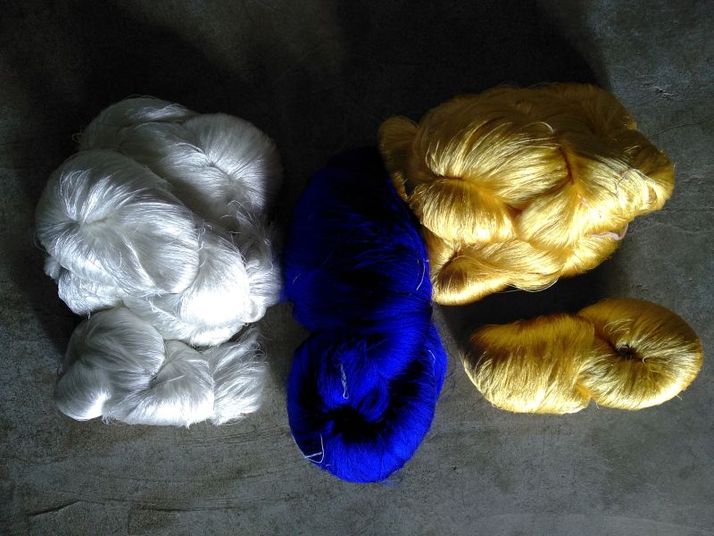 Twisted Coloured Silk Yarn 01