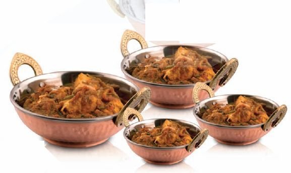 Serving Mughlai Kadhai