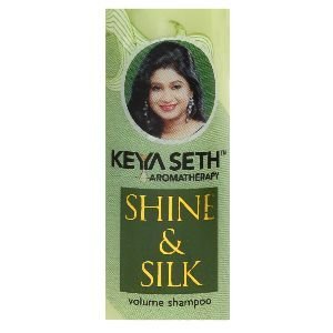 Shine & Silk Volume Shampoo 02