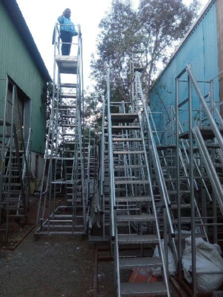 Double Mast Aerial Work Platforms 11