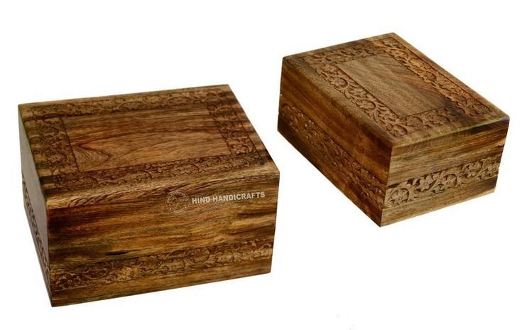 HHC127 Wooden Ash Urn