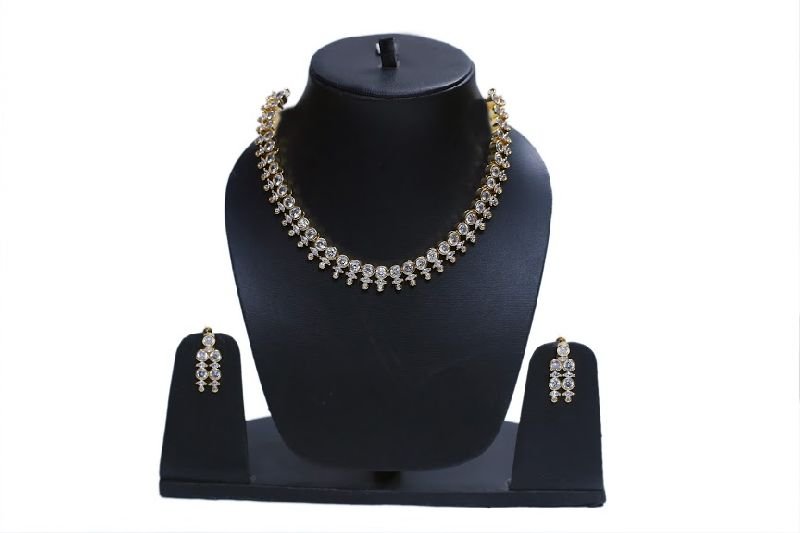 Kundan One Layer Necklace Set