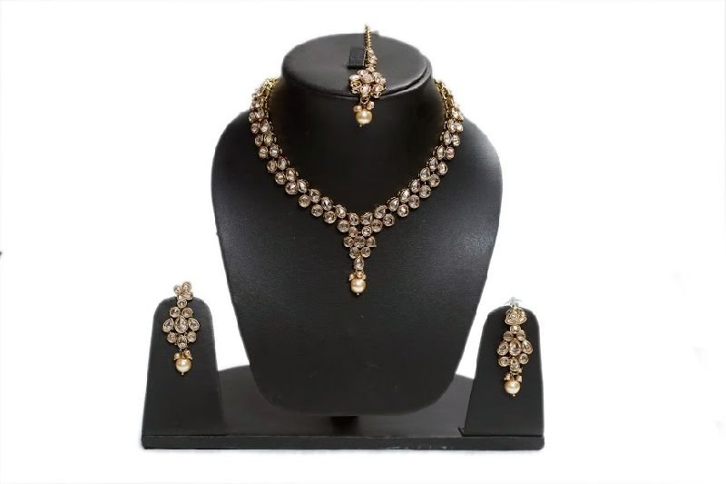 Kundan Pearl Necklace Set