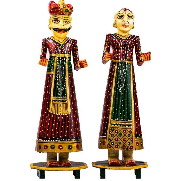 Adorable Wooden Couple Statue
