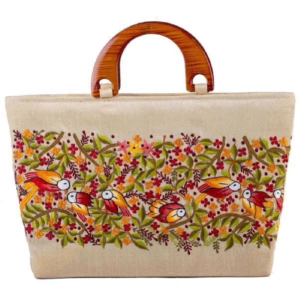 Eye-Catchy Cream Colour Small Bird Design Tote Bag