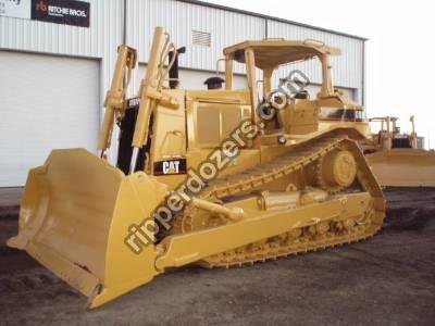 Caterpillar D8R 01