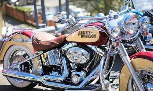 Ultimate hard wax coat is useful for polishing and shining bikes