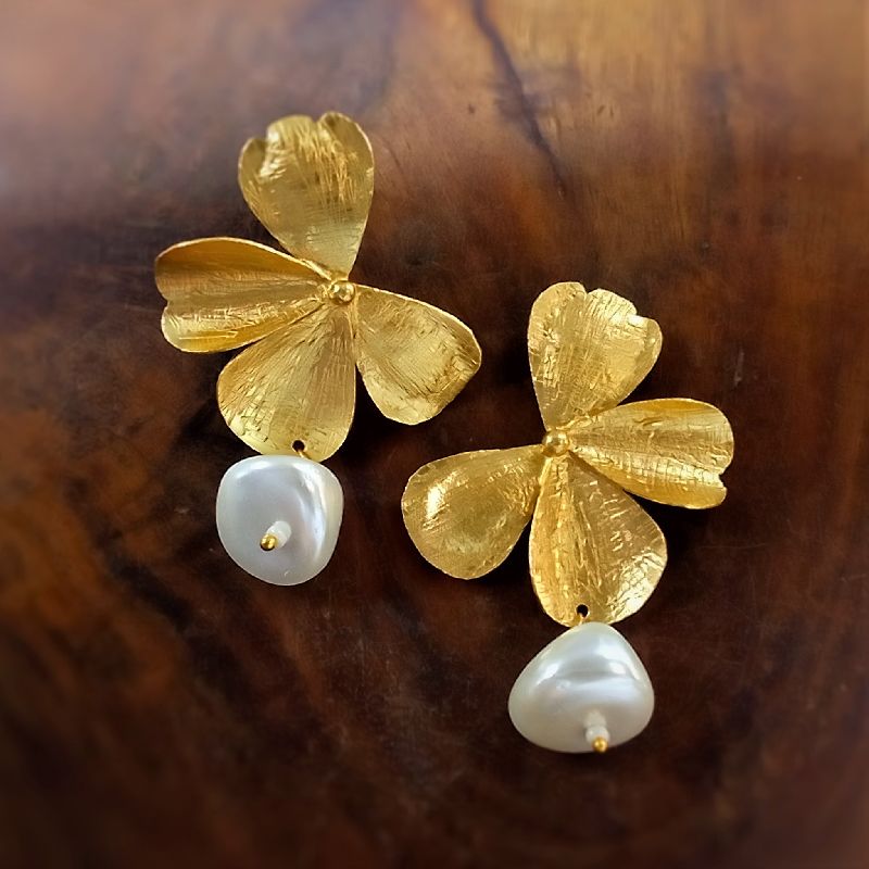 V011000964 Baroque Pearl Designer Earrings