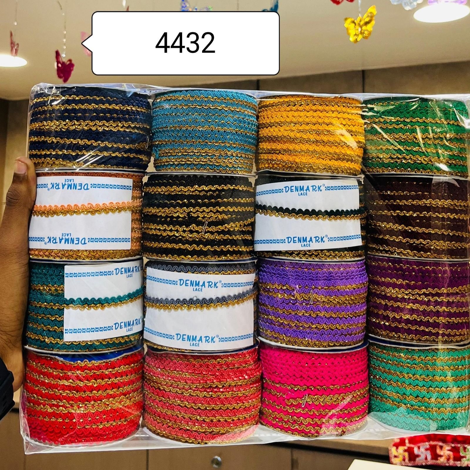 4432 Border Lace
