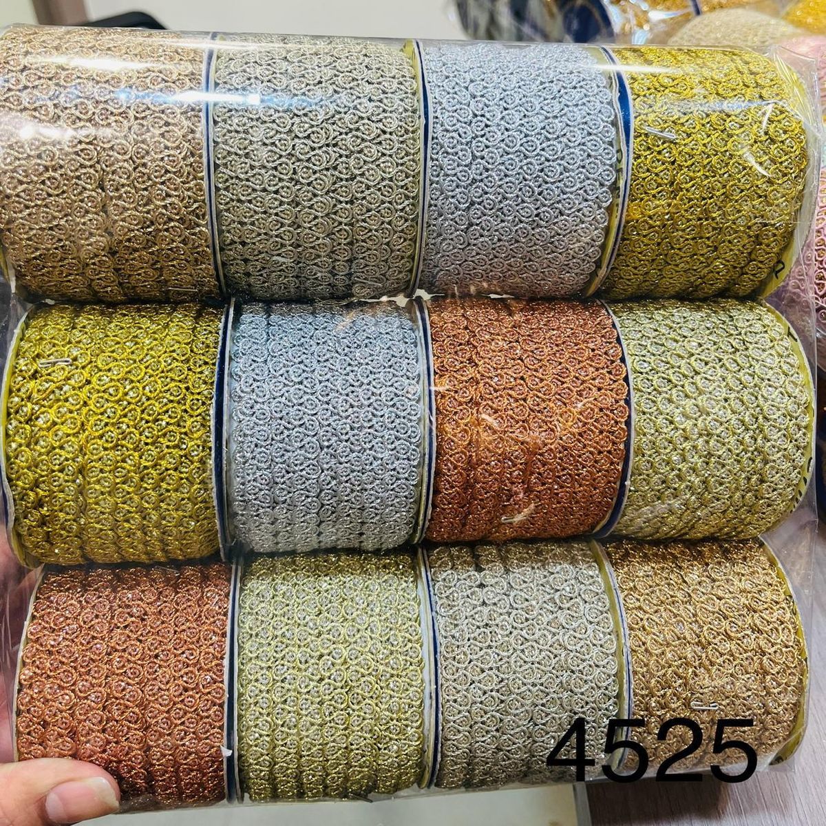 4525 Embroidered Lace