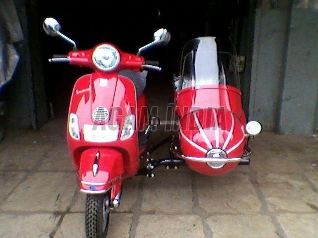 Vespa Scooter Sidecar