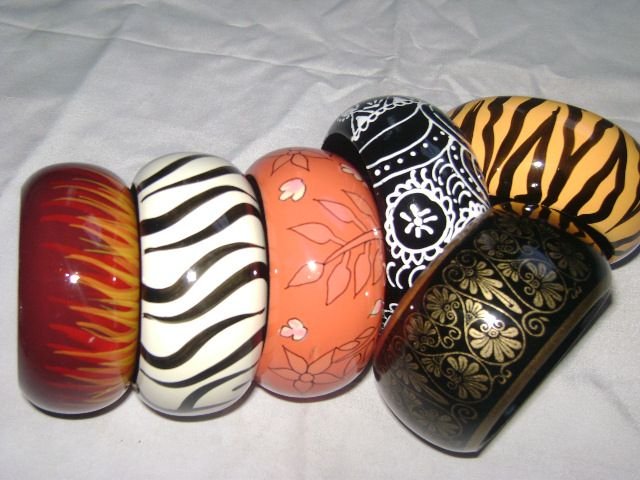 HHC149 Painted Wooden Bangle