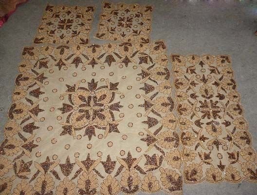 Embroidered Table Runners (01)