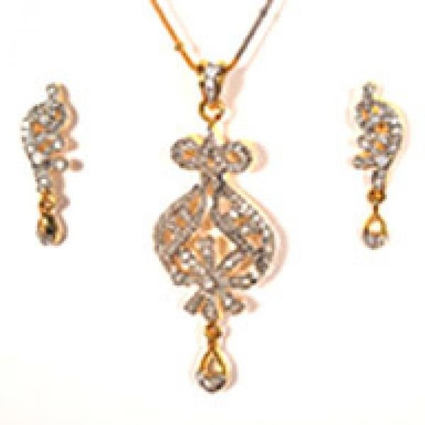 Glam Leaf Pendant Set