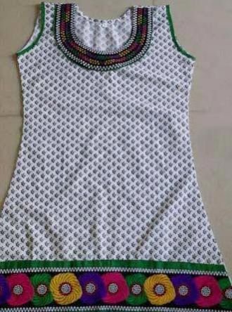 Ladies White Embroidered Cotton Kurti 01