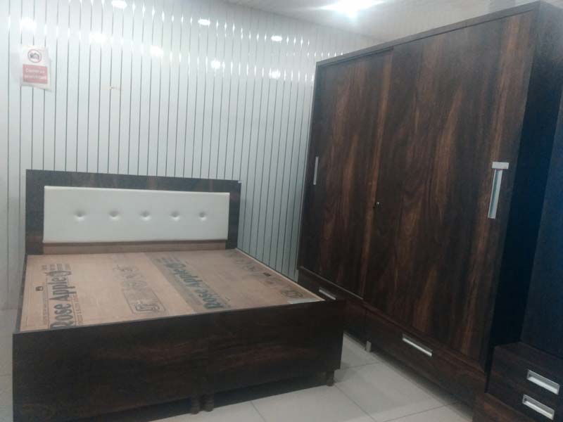 Lee Wood Wooden Bed 01