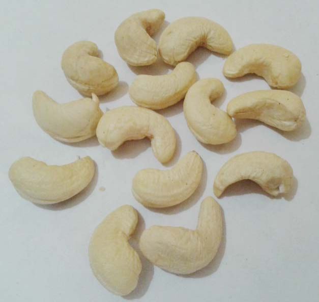 W400 Cashew Kernels