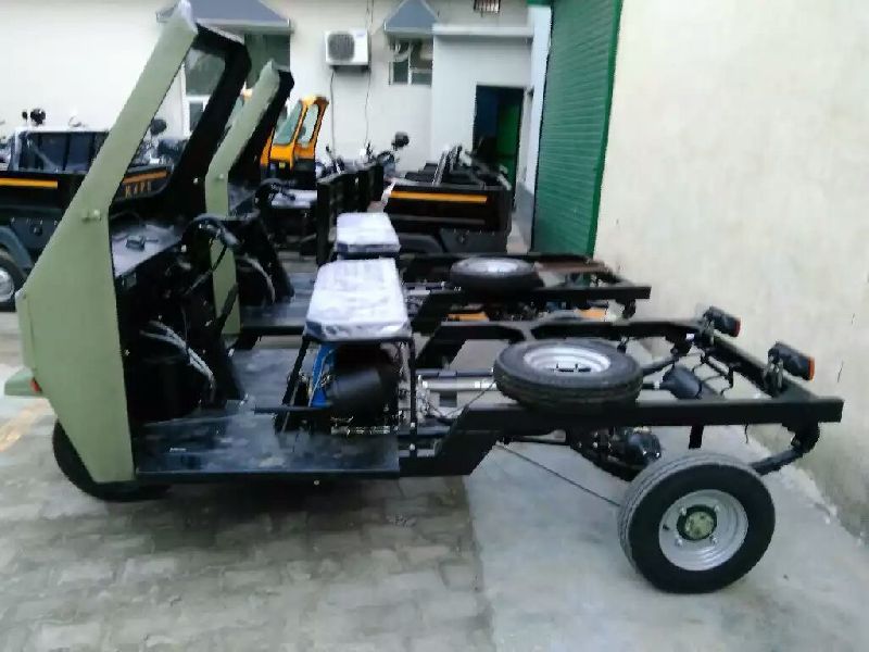 Petrol Three Wheeler 04