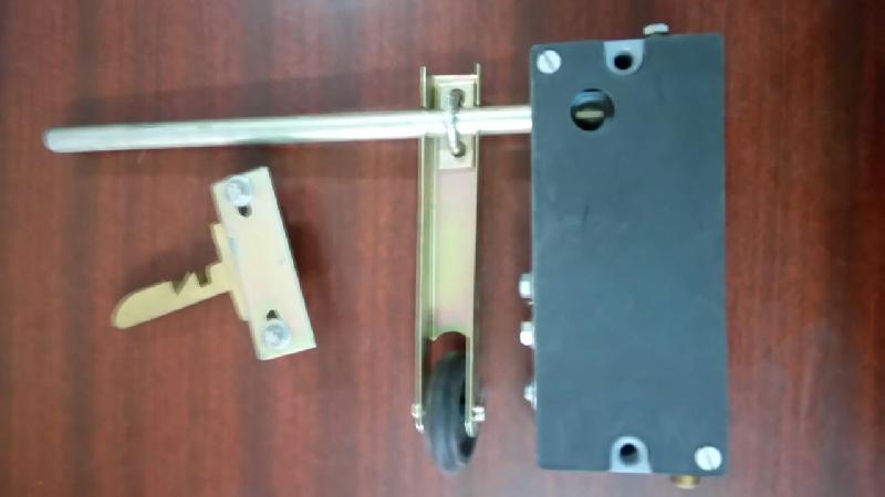 Brass Leaf Lock System 03