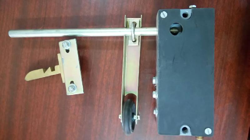 Brass Leaf Lock System 04