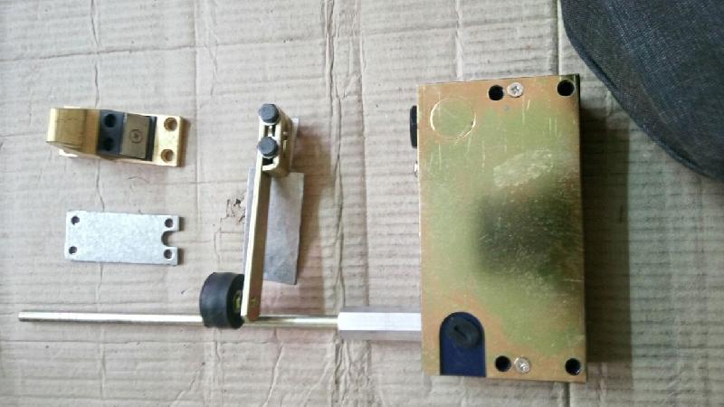 Brass Leaf Lock System 06