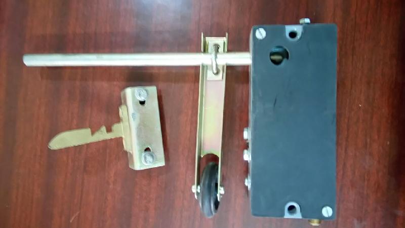 Brass Leaf Lock System 07