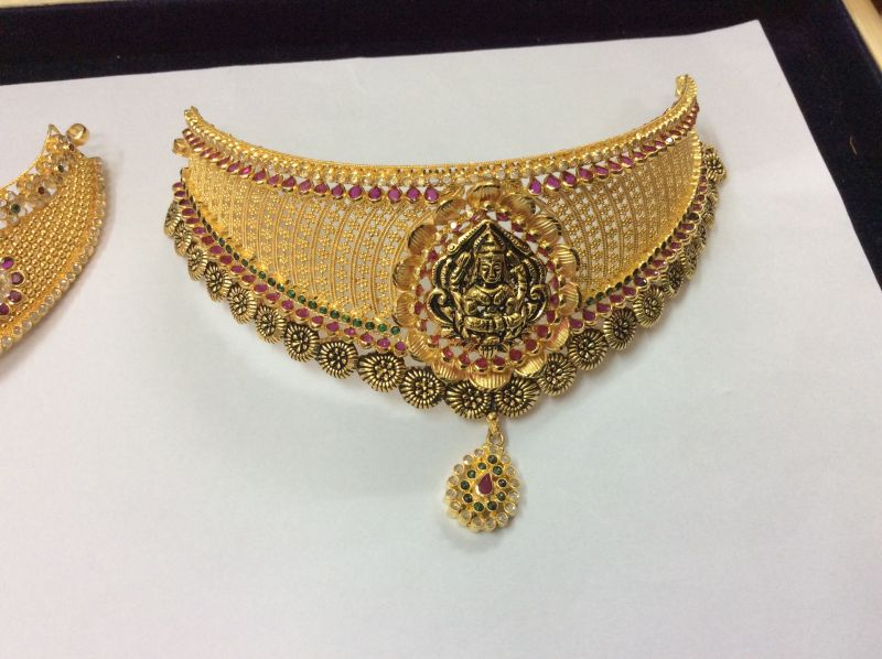 Gold Choker Necklace 01