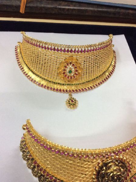 Gold Choker Necklace 02