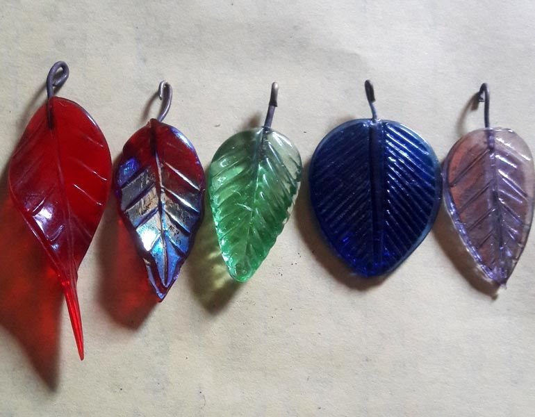 Glass Leaf Beads 01