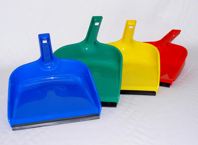 Plastic Dust Pans 01