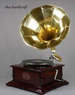 Antique Gramophone 02
