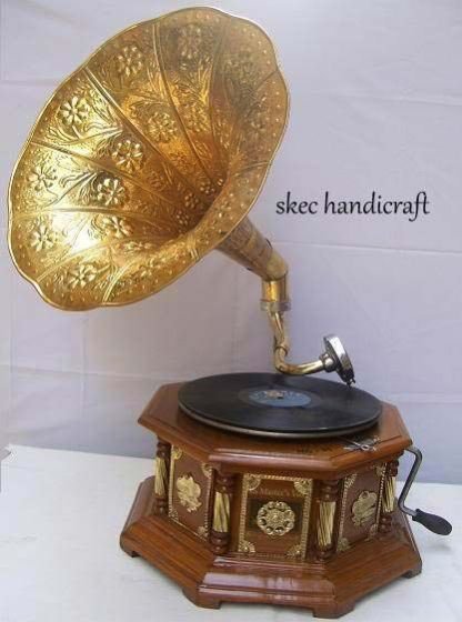 Antique Gramophone 03