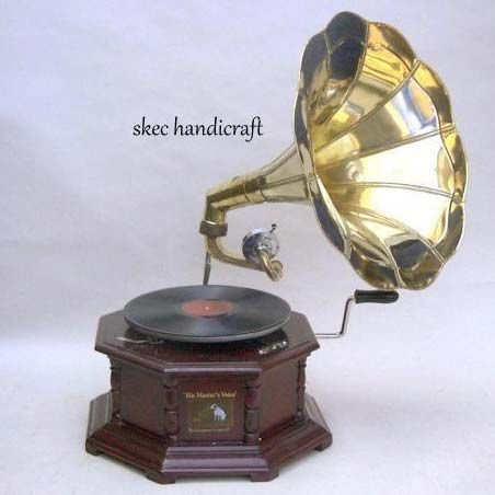 Antique Gramophone 04