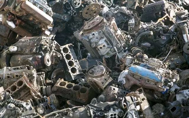 Aluminium Car Engine Scrap 02