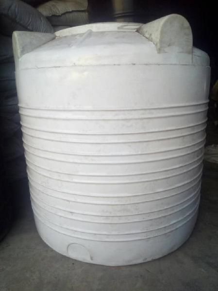 White Plastic Water Tank 01