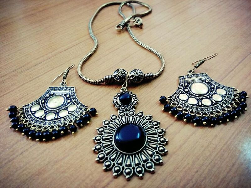 Blue Stone Black Metal Necklace Set