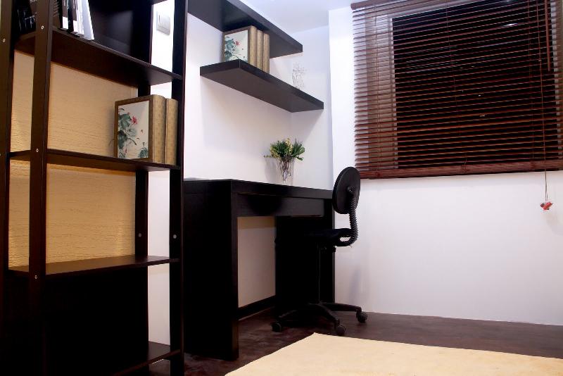 Wooden Study Table 04