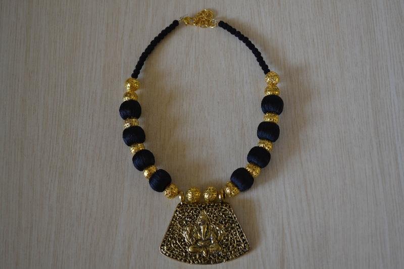 Silk Thread Necklace 01