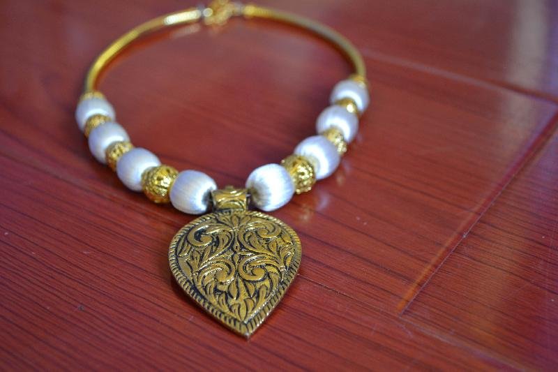 Silk Thread Necklace 02