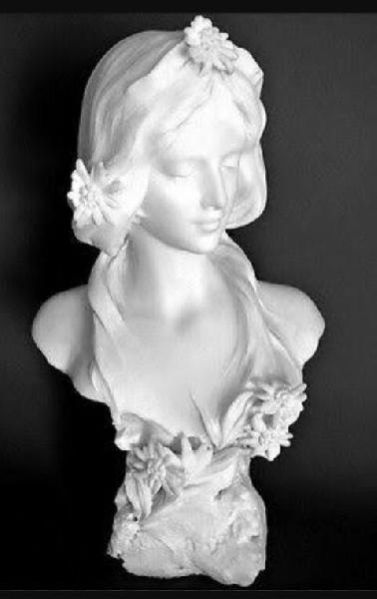 White Marble Sculpture 06