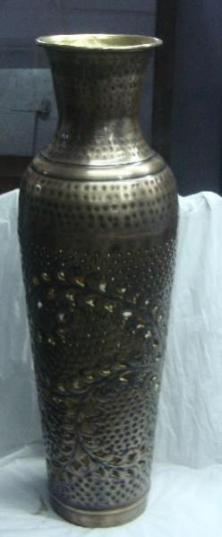 AVR-4017 Iron Flower Vase